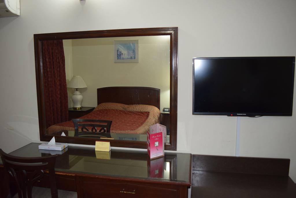 Carlton Tower Hotel Lahore Pokoj fotografie